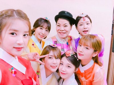 Apink_2011's tweet photo. [#초롱 ] 미리설날! 다가오는 대명절 설날 
행복하게 보내세요 우리판다들!!! 

#Apink #에이핑크 #박초롱 https://t.co/pJWm1wJ2Qs