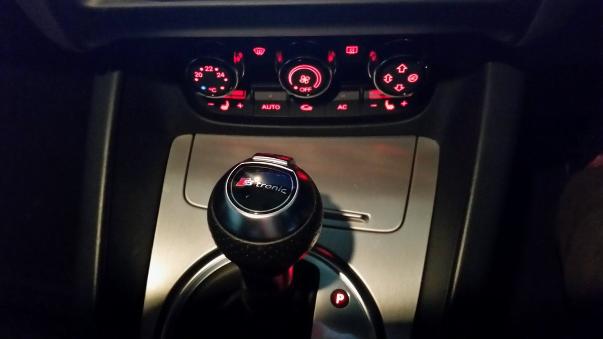 Taromotsu's tweet photo. Audi TTクーペ 2シーター
20年3月登録
72,000キロ
車検29年7月12日
スタッドレスあり

2年付き合ってましたが、やっとお別れの決心が付いたので欲しい方居たら教えてあげてください！
値段や支払いは応相談です！ https://t.co/nuFrnZ8tCQ