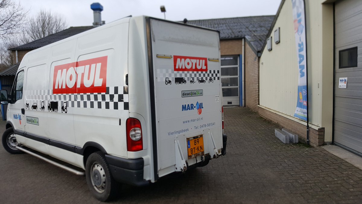 Onze bus voor het leveren van de smeermiddelen is klaar en voorzien van reclame door <a href="/gaafgrafisch/">GaafGrafisch</a> uit Wanroij.