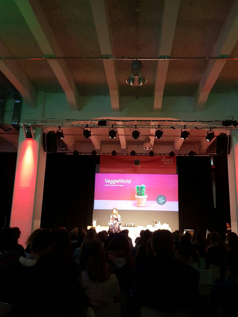 Trop de contente de participer à la conf de <a href="/oOlution/">oolution</a> sur l'étiquetage des produits cosmetiques au <a href="/VeggieWorldFR/">VeggieWorldFR</a> de Lyon.