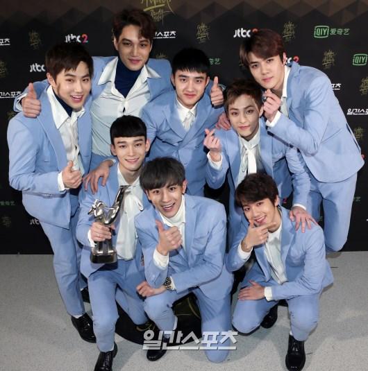 EWBF120408's tweet photo. 제28회 골든디스크 어워즈 음반부문 대상
제29회 골든디��크 어워즈 음반부문 대상
제30회 골든디스크 어워즈 음반부문 대상
제31회 골든디스크 어워즈 음반부문 대상 👉 NEW!!!💕

#엑소대상축하해 https://t.co/sRFzNPumcz