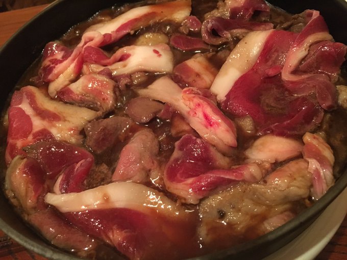 猪肉₍₍ ᕕ(' ω` )ᕗ⁾⁾ドンドコドコドン♫ 