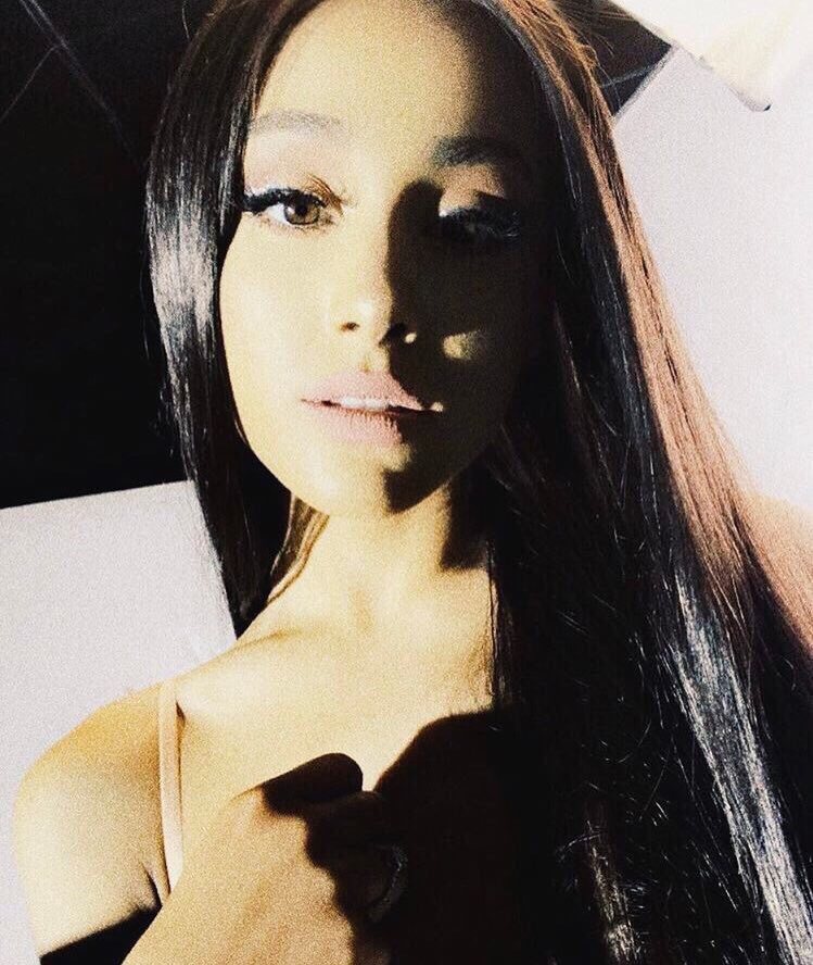 springdaygrande's tweet photo. HOW IS SHE SO PERFECT?! https://t.co/vIdHXlYYvv