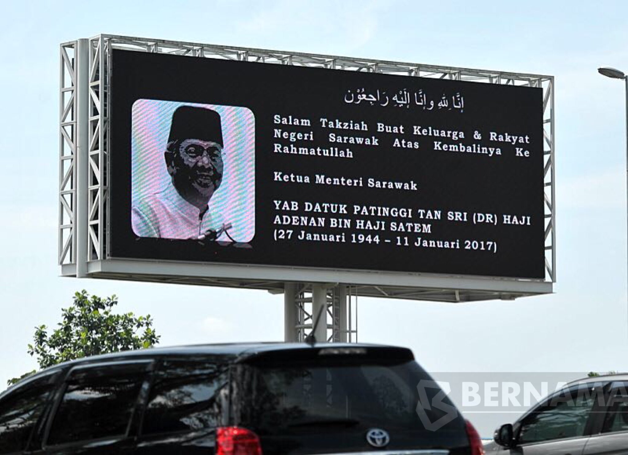 Bernama On Twitter Papan Iklan Elektronik Di Jalan Tun Abdul Rahman Yaakub Kuching Memaparkan Ucapan Takziah Atas Pemergian Ts Adenansatem Https T Co B5nzcgvyhq Twitter