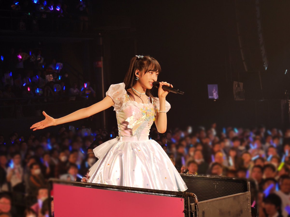 __Sry14's tweet photo. チーム8のゆいゆいのソロコンサートを観に行ってきました！実はセットリストのお手伝いをさせてもらったの！ゆいゆいの希望とマネージャーの希望と指原の希望が混ざったセットリストでした✨指原のおニューのカメラで撮ってみました😁下手だけど、来れなかったゆいゆいファンの皆様へ〜！かわいい！ https://t.co/oajkgWTRIP