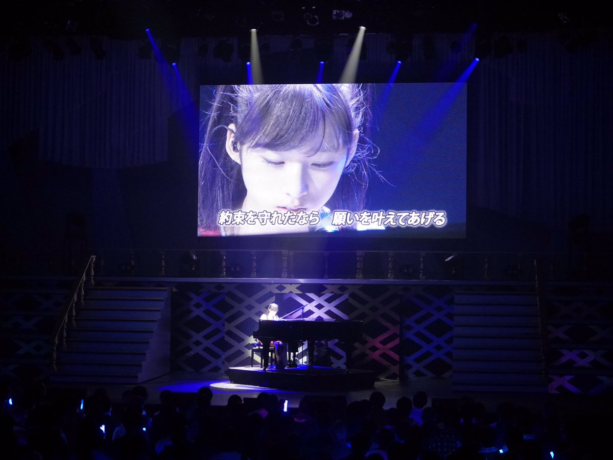 __Sry14's tweet photo. チーム8のゆいゆいのソロコンサートを観に行ってきました！実はセットリストのお手伝いをさせてもらったの！ゆいゆいの希望とマネージャーの希望と指原の希望が混ざったセットリストでした✨指原のおニューのカメラで撮ってみました😁下手だけど、来れなかったゆいゆいファンの皆様へ〜！かわいい！ https://t.co/oajkgWTRIP