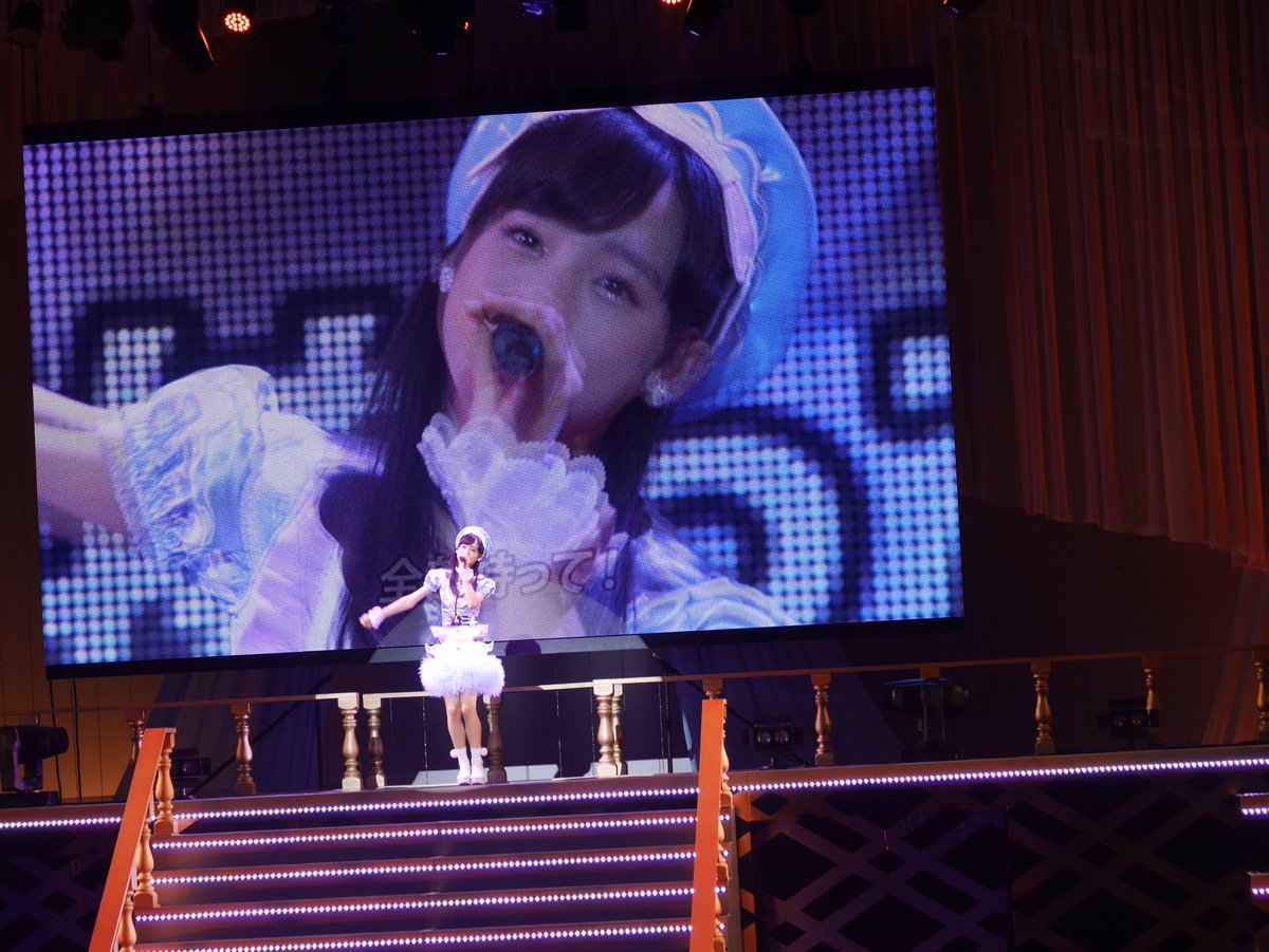 __Sry14's tweet photo. チーム8のゆいゆいのソロコンサートを観に行ってきました！実はセットリストのお手伝いをさせてもらったの！ゆいゆいの希望とマネージャーの希望と指原の希望が混ざったセットリストでした✨指原のおニューのカメラで撮ってみました😁下手だけど、来れなかったゆいゆいファンの皆様へ〜！かわいい！ https://t.co/oajkgWTRIP