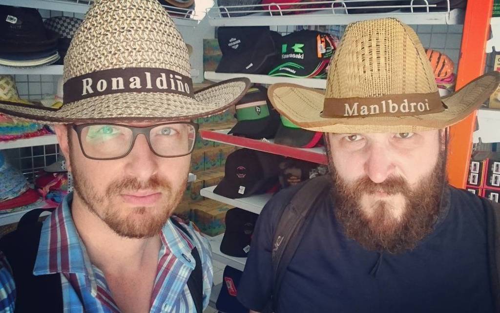 slvrbckt's tweet image. Don&apos;t fuck with Ronaldino and Manlbdroi #hackerbeach #twitter #roxystore #labuanbajo #indo… ift.tt/2jitomy