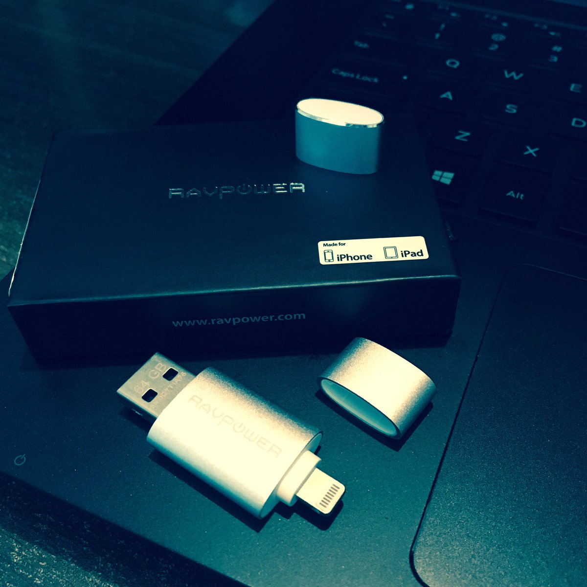 HealthySallows's tweet image. Backing up iPhone data on my new n shiney @RAVPower iPlugMate #64GB #lightningflashdrive