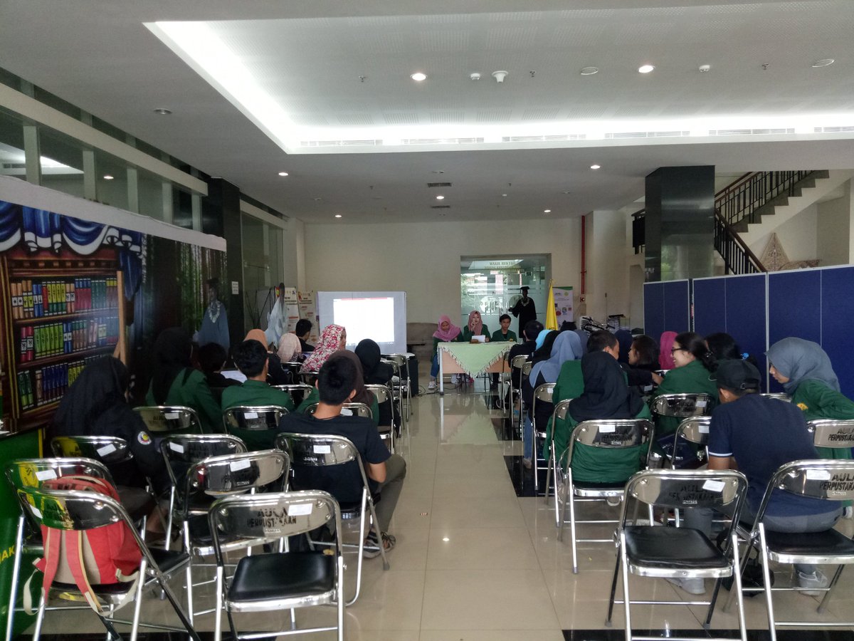 Yeay KMPF UNJ lagi melaksanakan Raker 2017 nih. Yuk kakak-kakak dan abang-abang merapat ke Lobi Humas yuk!😊