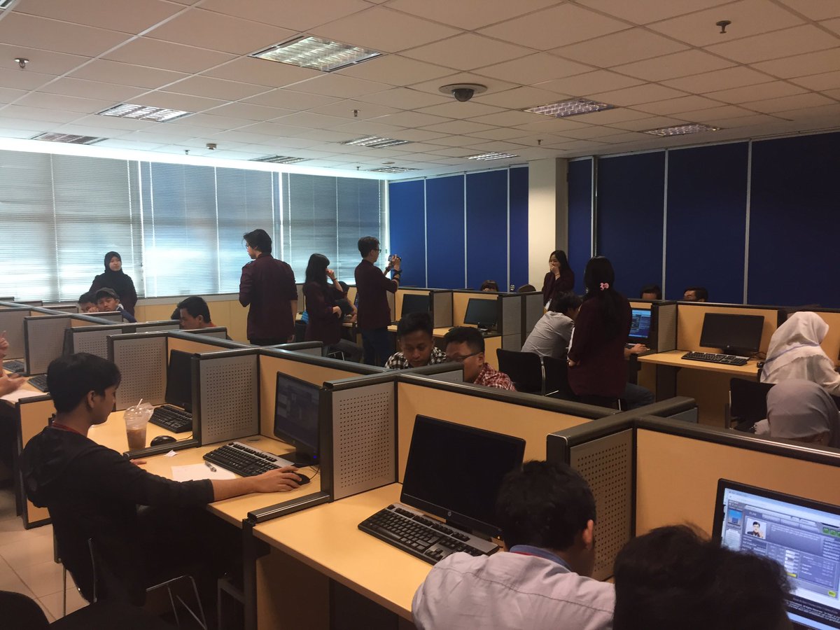 SIMBIZAsia's tweet photo. JA titan round 2 is on going!! The atmosphere is really intense!! Good luckk guyss #simbiz2017 #simbizasia https://t.co/Jre4CgezP8