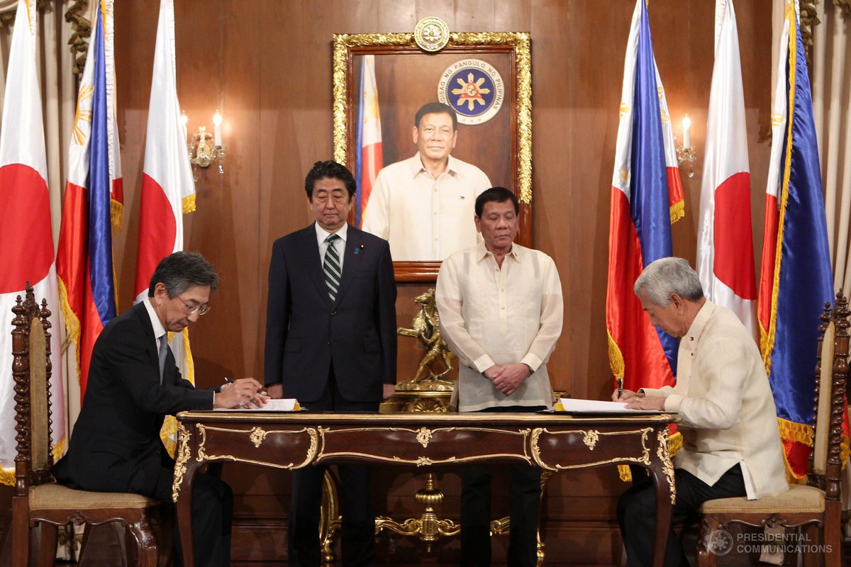 pcogovph's tweet photo. Pres. Duterte &amp; PM Abe witness signing of memoranda, address joint press statements. #PartnerForChange https://t.co/PmUxT9ba8C