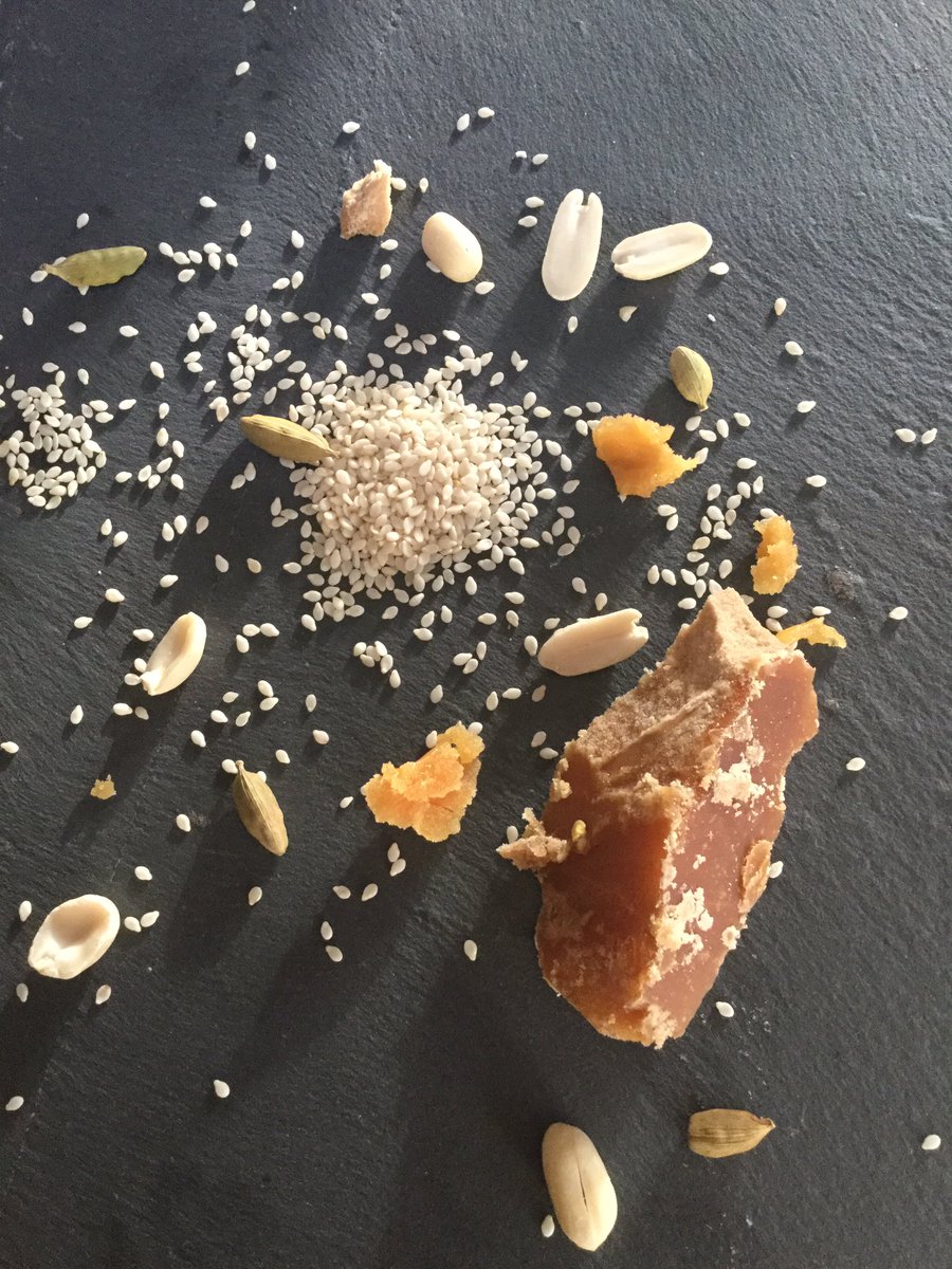 MoniBharadwaj's tweet image. #Sankranti #Uttarayan a festival to mark the movement of Earth towards the north, #kites are flown as the winds change + warming foods eaten