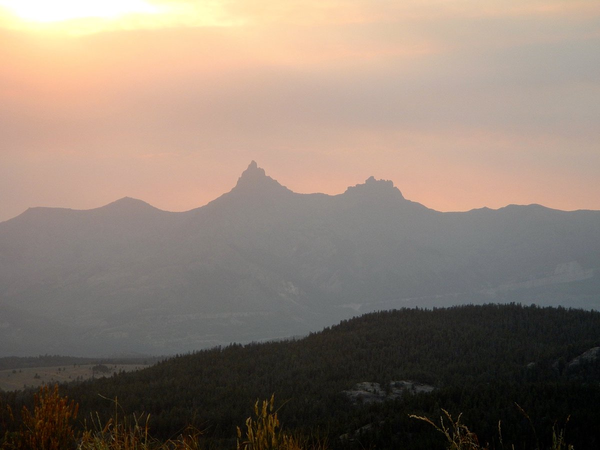 cairochris's tweet photo. Pilot & Index Peaks, #AbsarokaRange @ #sunset,#BeartoothHwy #view, #ShoshoneNF #Wyoming #ScenicDrive @WyomingTourism @forestservice #scenic https://t.co/21M5ai2wyb