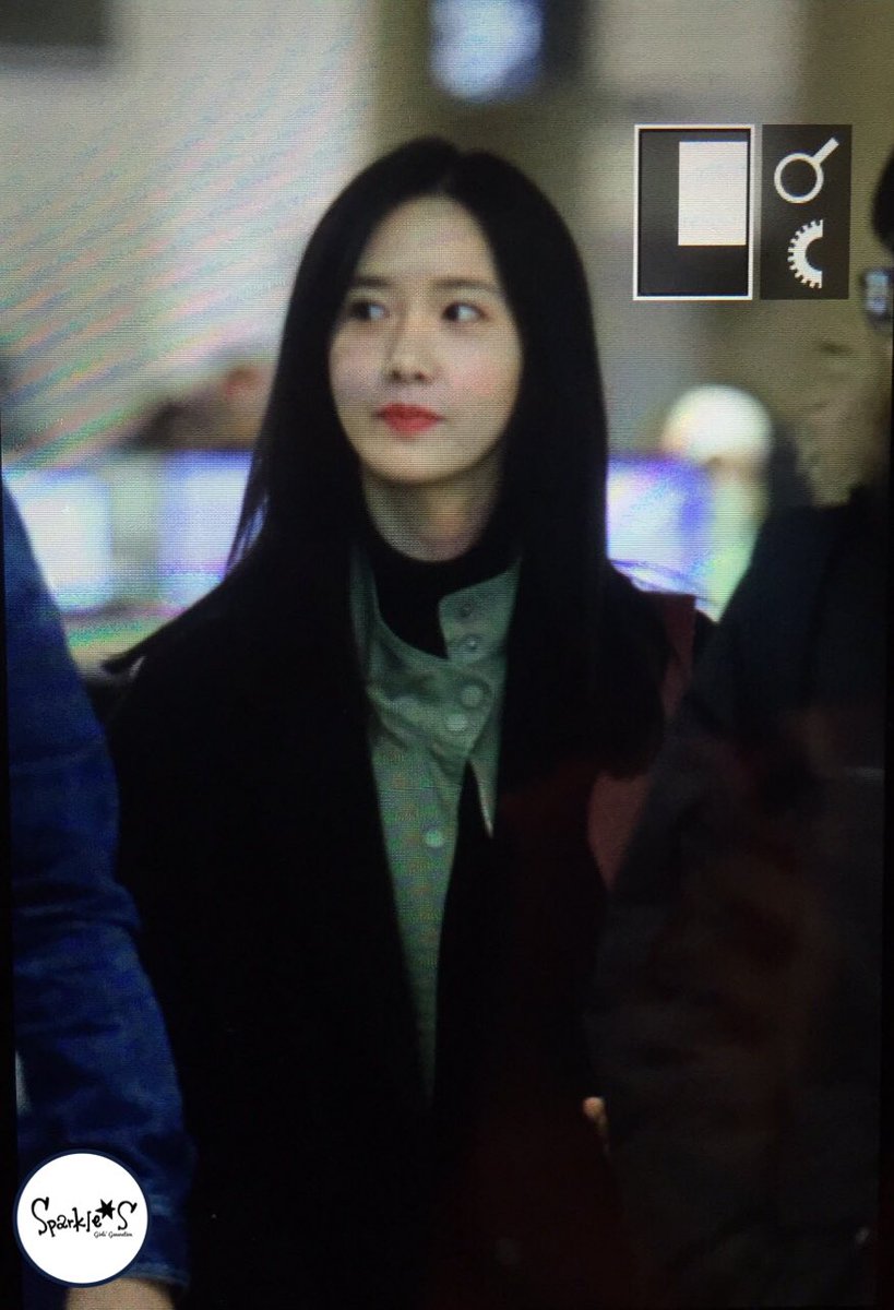 [PIC][14-01-2017]YoonA trở về Hàn Quốc vào hôm nay C2HXKn2VIAE865o