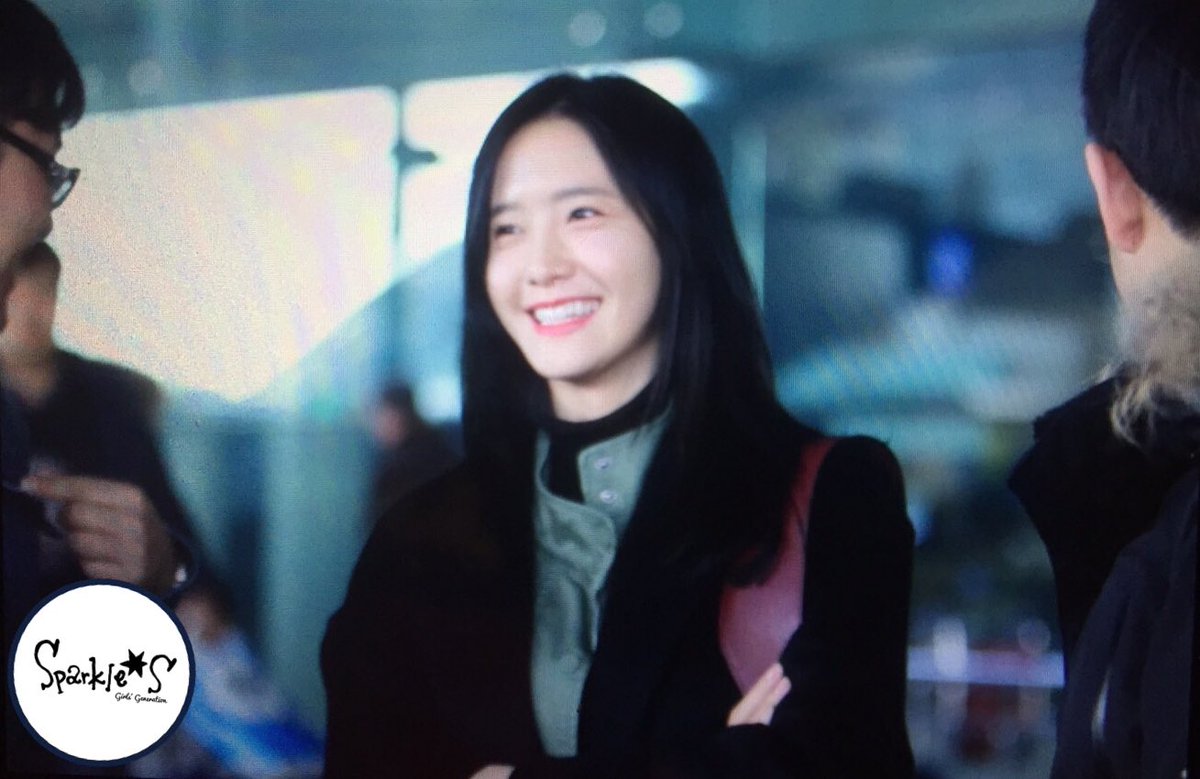 [PIC][14-01-2017]YoonA trở về Hàn Quốc vào hôm nay C2HXKn6UQAUgS5t