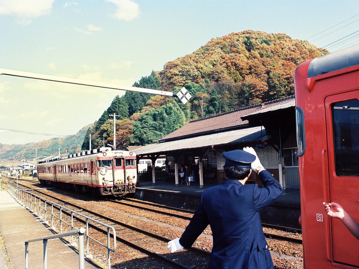 netsurf_ALbase's tweet photo. 1988年のネガから，芸備線。順に三次，備後庄原，備後西城，備後落合。備後落合駅のホームに売店があったんだ・・・。　#芸備線 https://t.co/tDFVqXkEXt