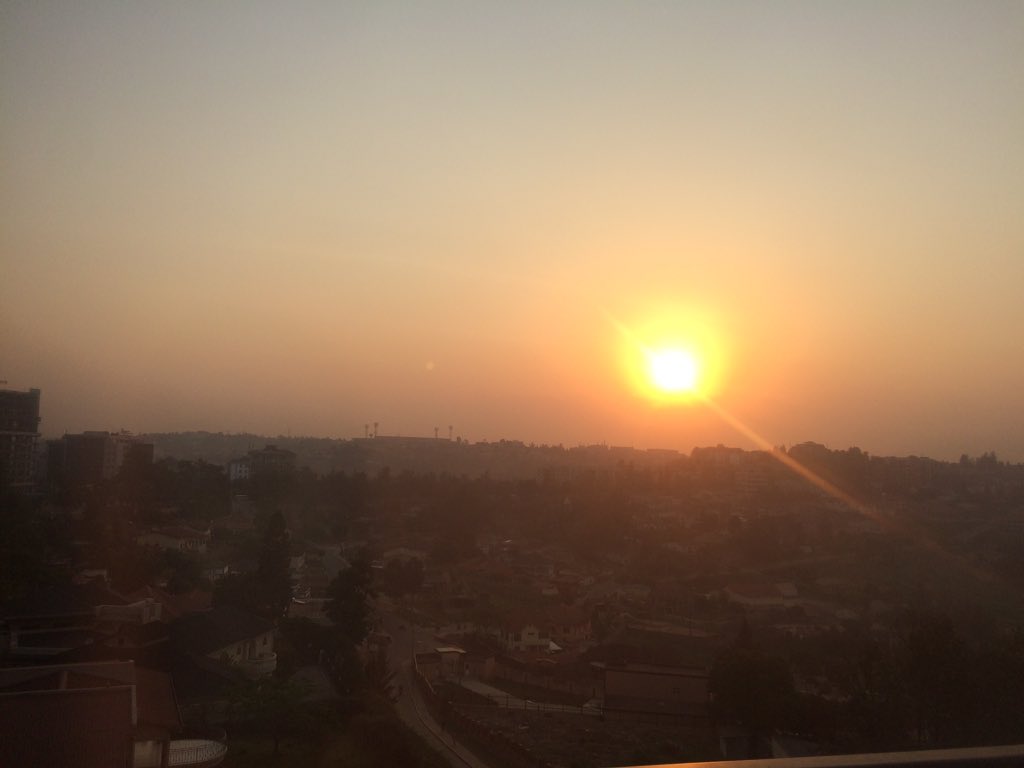 Gorgy_prince's tweet photo. The sun up as you wake up thru the window on ma room #kigalisunrise #niceweekend @AllanKan4 #DeejayPius https://t.co/0B8wM43PiB