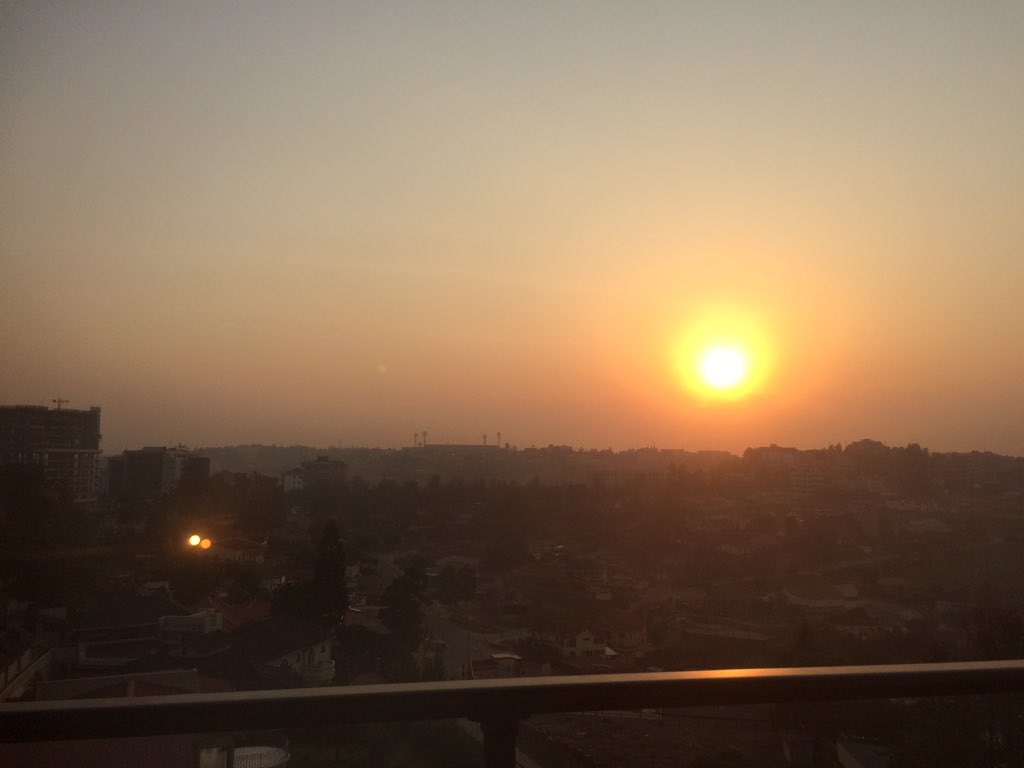Gorgy_prince's tweet photo. The sun up as you wake up thru the window on ma room #kigalisunrise #niceweekend @AllanKan4 #DeejayPius https://t.co/0B8wM43PiB