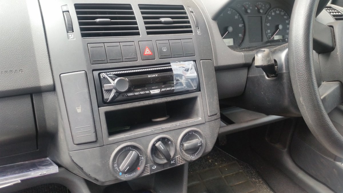 Xxx_caraudio's tweet image. #XXXCaraudio installing a MP3 player in a polo. Sony CDX-G1151U