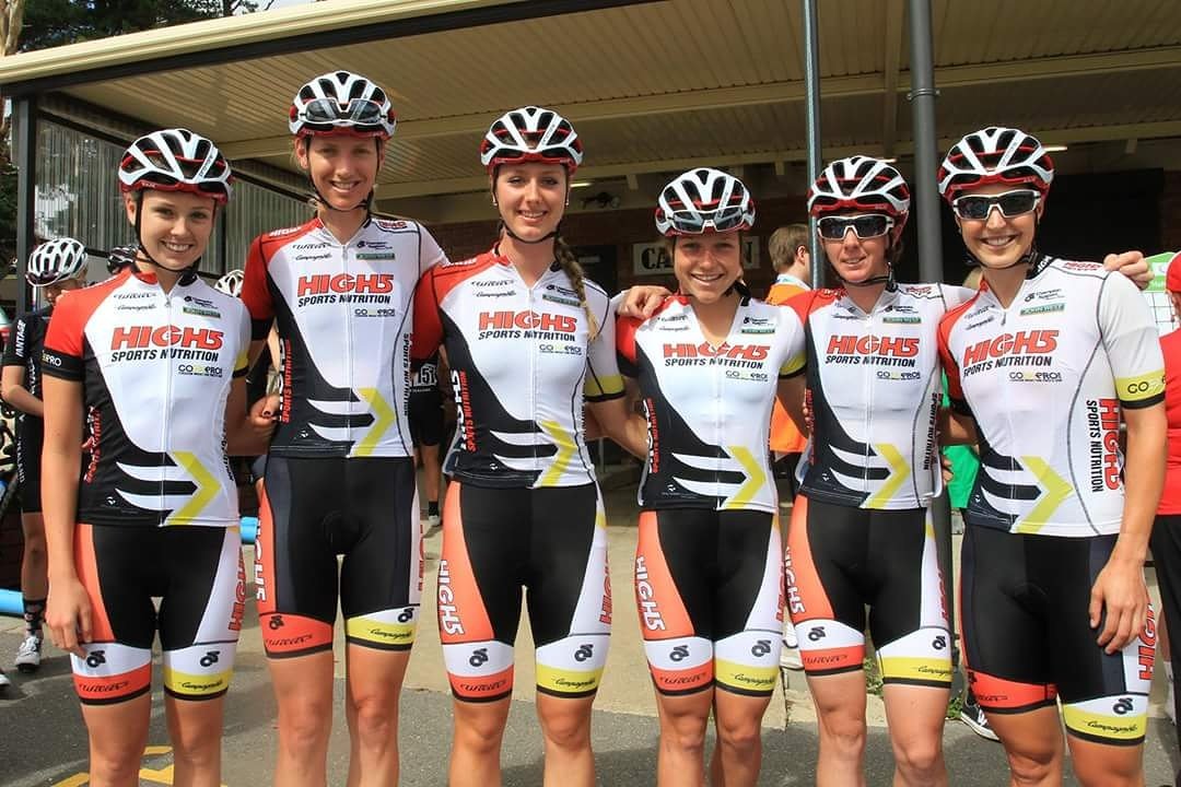 What a blistering start to #TDUWomens ! 

<a href="/lucyjkenn/">Lucy Kennedy</a> was our highest placed rider, finishing with the lead group 1.01 down on Spratt 

#H5DT