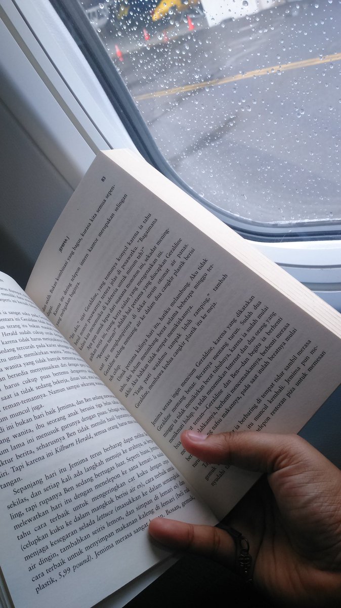 jenikaray's tweet photo. Teman terbaik dalam perjalanan: buku #gemarbaca https://t.co/5tWNZhLWAq