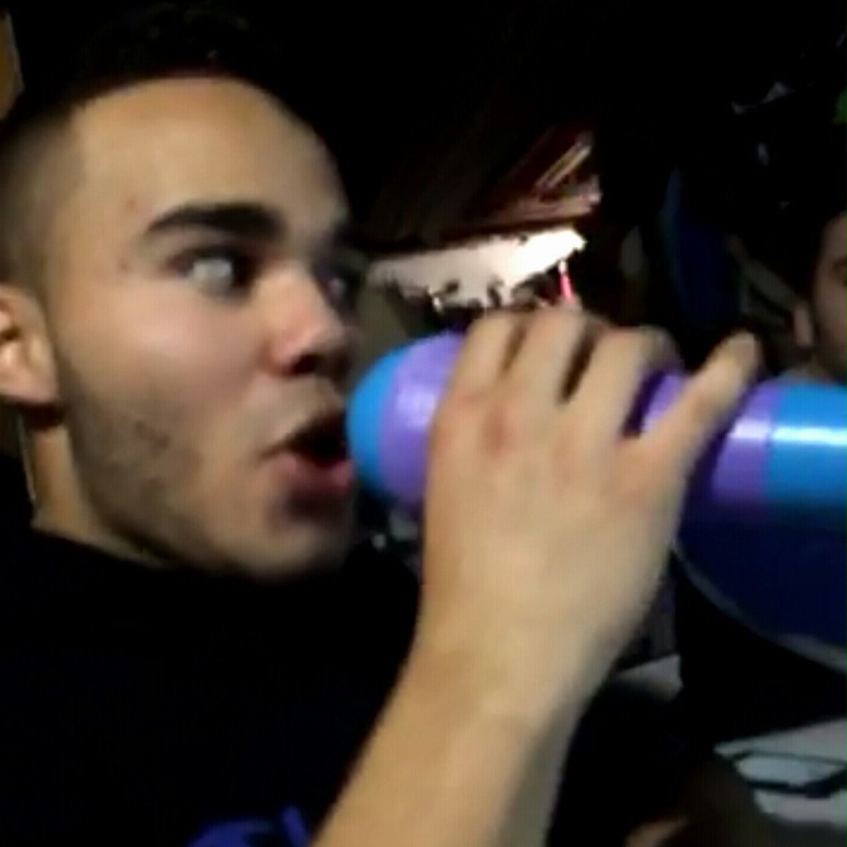 basementbreaker's tweet photo. when the singer make this face as the song builds up, you know its about to turn up https://t.co/KwMI8sxEPv