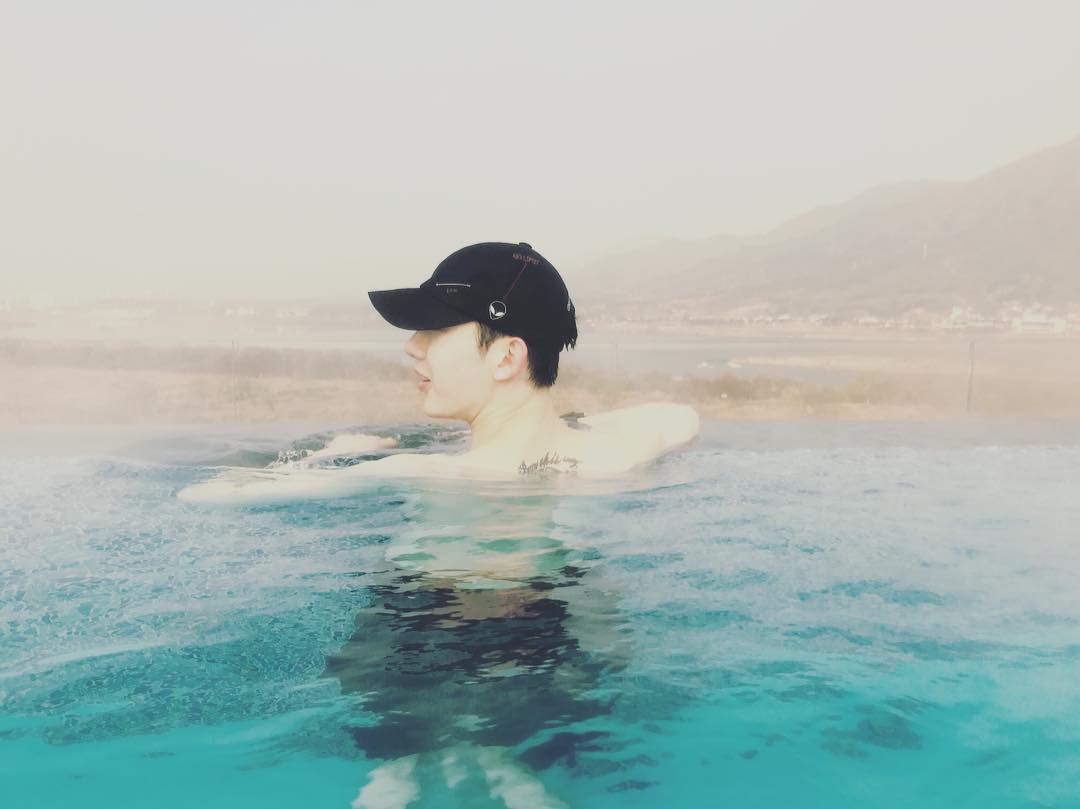 Taiwan_IAM's tweet photo. [中文翻譯] RT @2AMkwon：不冷了 ♨️🎄
#merrychristmas
#聖誕快樂
#AQUAFIELD #SPA #溫泉 #露天浴池 @ Aquafield https://t.co/G1lUoKdoMq https://t.co/tQfqr7c3AJ