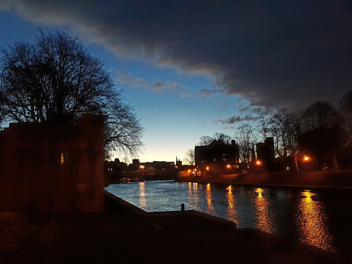 No21York's tweet photo. Icy wintry sky &amp; colours on the River Ouse this morning.
Morning walks with Andrea and Nate.
#RiverOuse #LendleBridge #York 
#VisitYork https://t.co/kGg5eUElZW