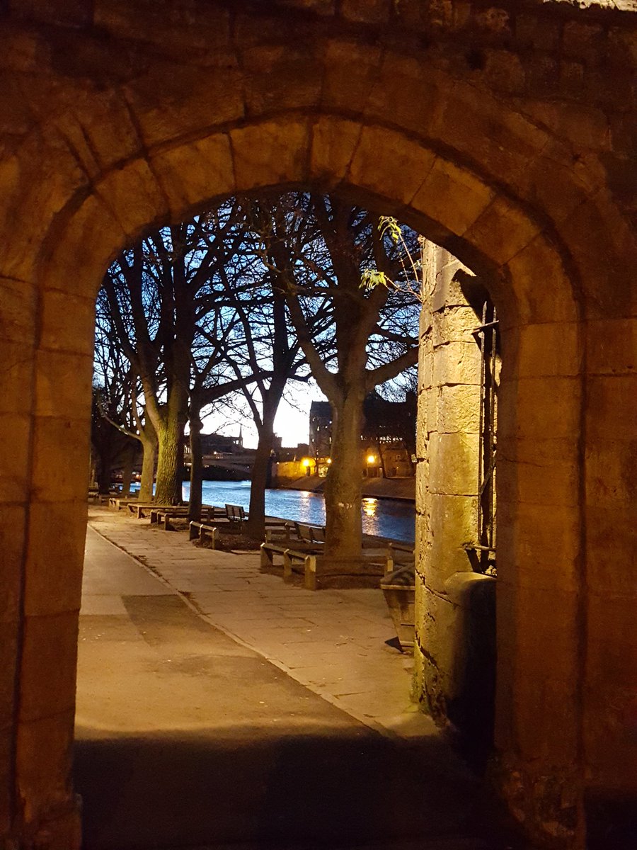 No21York's tweet photo. Icy wintry sky &amp; colours on the River Ouse this morning.
Morning walks with Andrea and Nate.
#RiverOuse #LendleBridge #York 
#VisitYork https://t.co/kGg5eUElZW