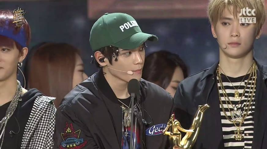 ilgansports's tweet photo. [#31st골든디스크] 신인상의 주인공은 #NCT127!! 역시 #SM 의 새로운 기대주 다워😍😍 어떻게 이렇게 멤버들이 다 잘생길 수가 있는거야??🔆 앞으로도 우리 상 많이많이 받자 ▶️https://t.co/k2sx8jjJH8 https://t.co/W2puRpRNfc