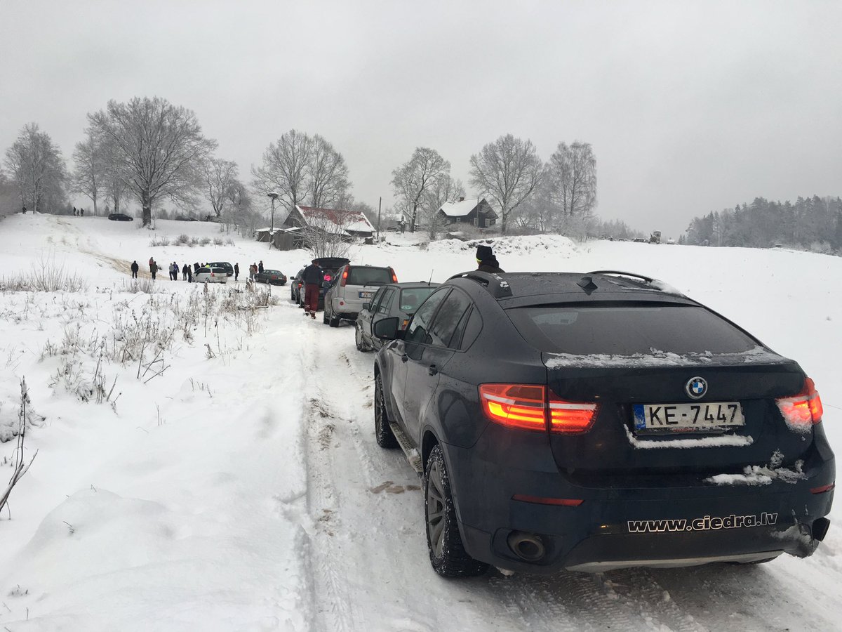 DaceJanova's tweet photo. Sastrēgums @RallyAluksne pļavās https://t.co/ecrhwuEPdu