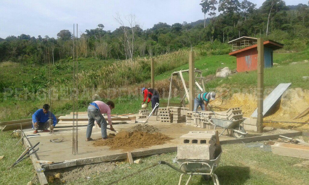 ppbofficials's tweet photo. PPB UPDATE 

Proses membina rangka mini library 😉 https://t.co/5cVdgeVf3b
