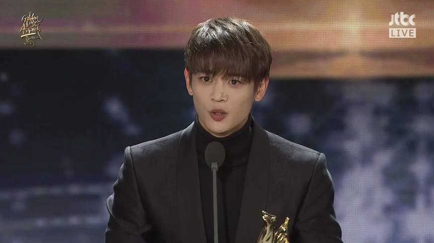 ilgansports's tweet photo. [#31st골든디스크] 음반부문 본상 네 번째 수상자는 #샤이니 의 막내 #태민🙌🙌 정말 대견하다!! 오늘 무대도 보고 싶었는데.. 너무 아쉽쟈나...(｡ŏ﹏ŏ) #민호 의 대리수상 소감은 여기서 ▶️https://t.co/k2sx8jjJH8 https://t.co/fngUjsrPcL