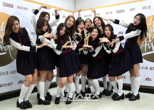 IOI_THAILAND's tweet photo. #IOI ได้รับรางวัล Rookie award จากงาน GDA ค่ะ💕 https://t.co/InXdcg01RG