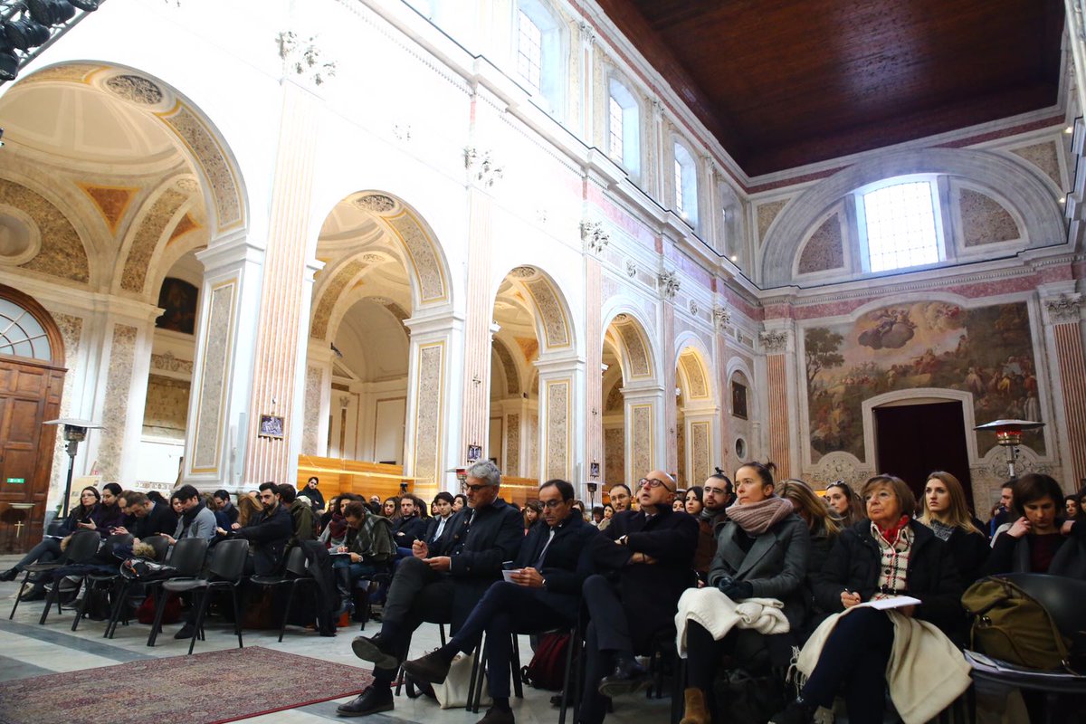 MarcoVigna1's tweet photo. Suggestioni e ottime domande su "cos'è il patrimonio" presentate da @virginiacaimmi; vice-presidente @UNESCO_giovani #Unite4Heritage #Napoli https://t.co/L2xG0X12Ra