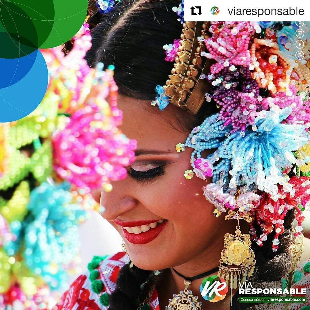 De @viaresponsable
Un vestido típico, denominado como el más hermoso del mundo es homenajeado hoy en el Desfile de las #MilPolleras.