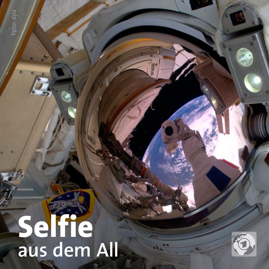 tagesschau's tweet photo. Schnappschuss in der Schwerelosigkeit: Der französische Astronaut Thomas Pesquet fotografiert sich (und uns) bei Wartungsarbeiten an der ISS https://t.co/a4dwiMeSnV