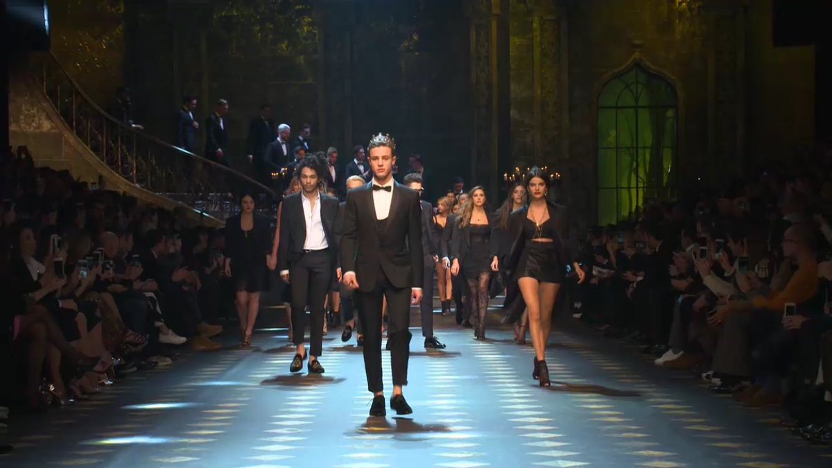 BMandie_'s tweet photo. @camerondallas Congratulations for opening and closing the show!!Nailed it 🔥🙌👑 @dolcegabbana #DGfw18 #DGMillennials #DGPrinces #KingCameron https://t.co/iLfIWLivj0