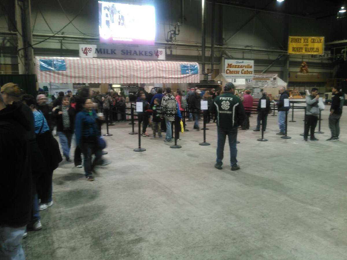 padairymens's tweet photo. Just under 8 hours left to get a milkshake! Make sure to snap a photo & tag it w #shakes4hope to donate $1 to #fillaglasswithhope. #PAFS17 https://t.co/VNtA9aiAs0