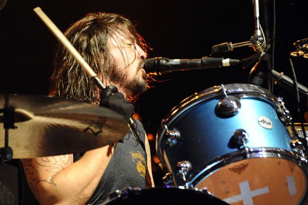 ThePretender_4's tweet photo. Sos un músico de PUTA MADRE!!

#HappyBirthdayDaveGrohl #GrohlDay https://t.co/89h5k7szup