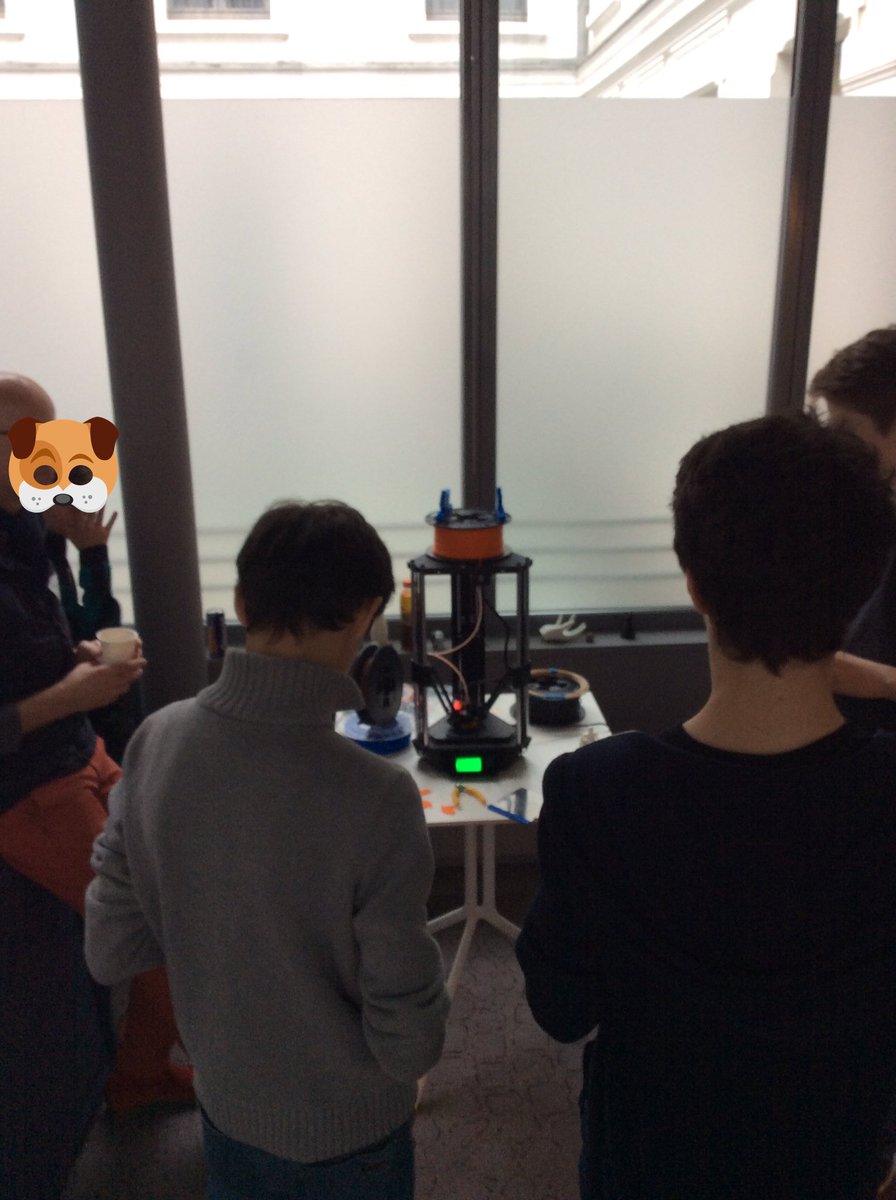 elcp72's tweet image. L'#impression3d fascine les enfants mais aussi les plus grands au @CoderDojoParis chez @TwitterFrance 😜
#coderdojoparis