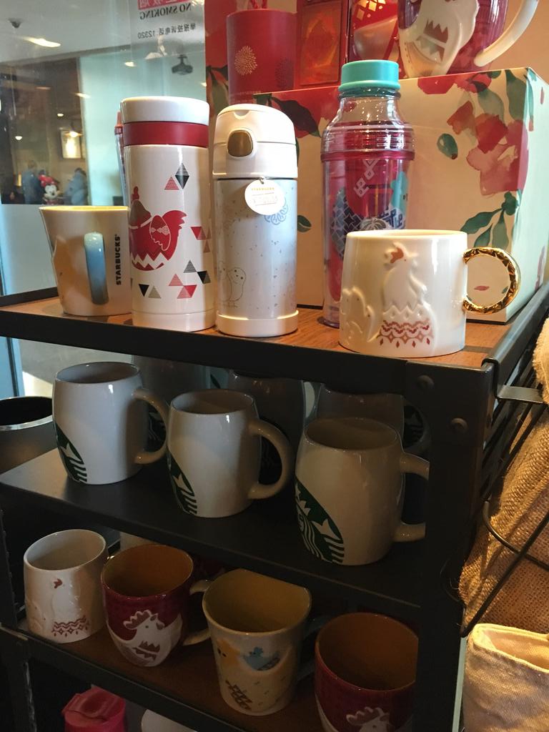 Mizuki スタバ新年限定タンブラー カップ 中国人が干支好きのためか種類が豊富でどれもかわいい 帰国のお土産に頼まれて大人買い カップ割れませんように 縁起よさそうだから私も買おうかな Starbucks China 17 限定タンブラー 北京