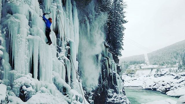 Climbers! How do you choose your rope? That sacred piece of kit. Read it on our #Gearpedia Blog: ow.ly/Ot2s307WO2x