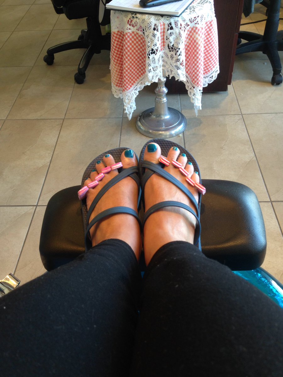 ShelbySomers's tweet photo. Using my Christmas gift from D and getting a mani/pedi! #MotherDaughterTime #YouLookJustLikeYourMom #PoorDelaneyHearsItAllTheTime #ILikeIt https://t.co/GSLMLaZioe