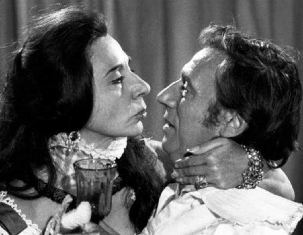 AliceSapritch's tweet photo. Alice Sapritch et Yves Montand sur le tournage de ''La folie des grandeurs" @YvesMontandFans https://t.co/yl6KpbenEp