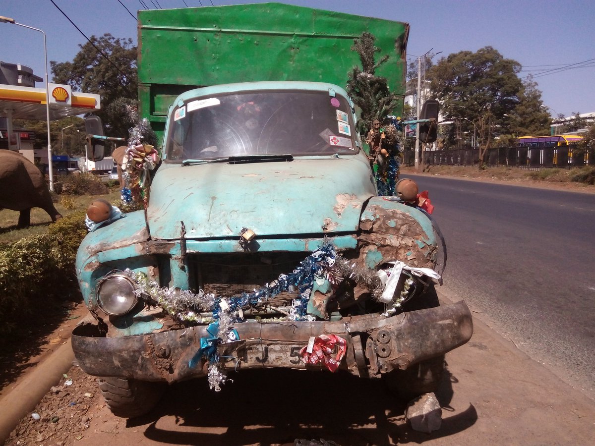 KenyanTraffic's tweet photo. 13:50 via @Alfayodalai  it's a pity such lorries are still on our roads yet you exist. On waiyaki way https://t.co/pmiFJWFGQm