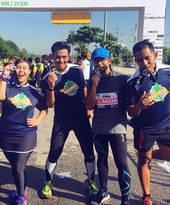 joysyooky's tweet photo. Half marathon anniversary @ChapChapster 🤣 #hmversary https://t.co/rJpLsEYbTJ