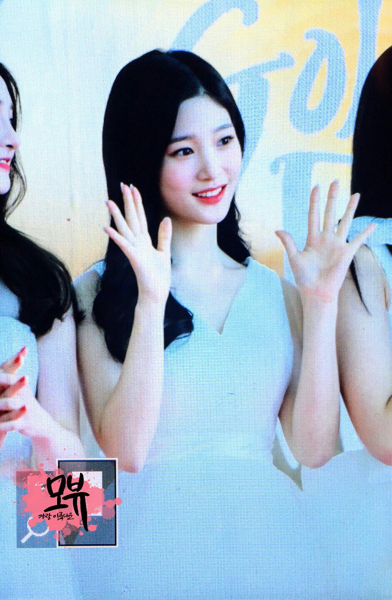 MoBeau_ChaeYeon's tweet photo. 170114 골든디스크 레드카펫 정채연 프리뷰

천사강림...ㄷㄷ 미쳐따

#정채연 #채연 #Chaeyeon #아이오아이 #IOI
@ioi_official_ https://t.co/2XTFRnkWPd