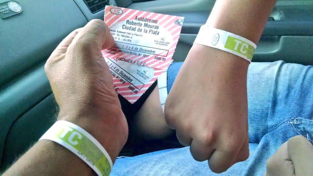 Hugommansilla's tweet photo. @actcargentina nuestras  3 fechas d #TC2016,una pasión y locura compartida con @vicenmansilla,todo se guarda.
No vemos la hora q arranque https://t.co/dKKddUnEd0